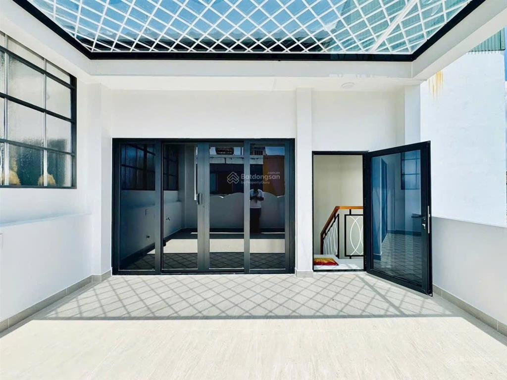 Xe hơi 7 chỗ vào nhà, kế bên đh công nghiệp hcm, khu dân trí