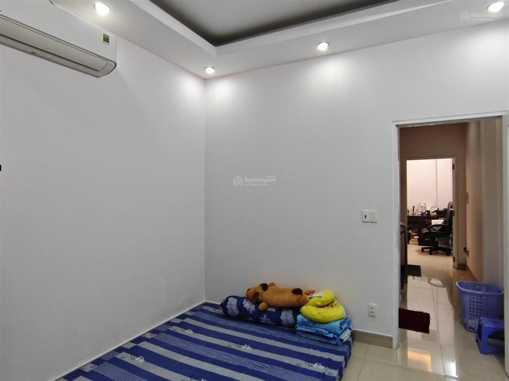 Chính chủ bán nhà sát mặt tiền huỳnh văn bánh, giáp quận 1