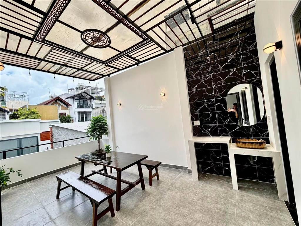 Bán nhà mới, ngang 8m, ngay trung tâm bình thạnh, sát mặt tiền