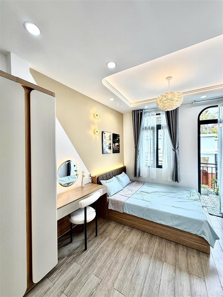Bán nhà mới, ngang 8m, ngay trung tâm bình thạnh, sát mặt tiền