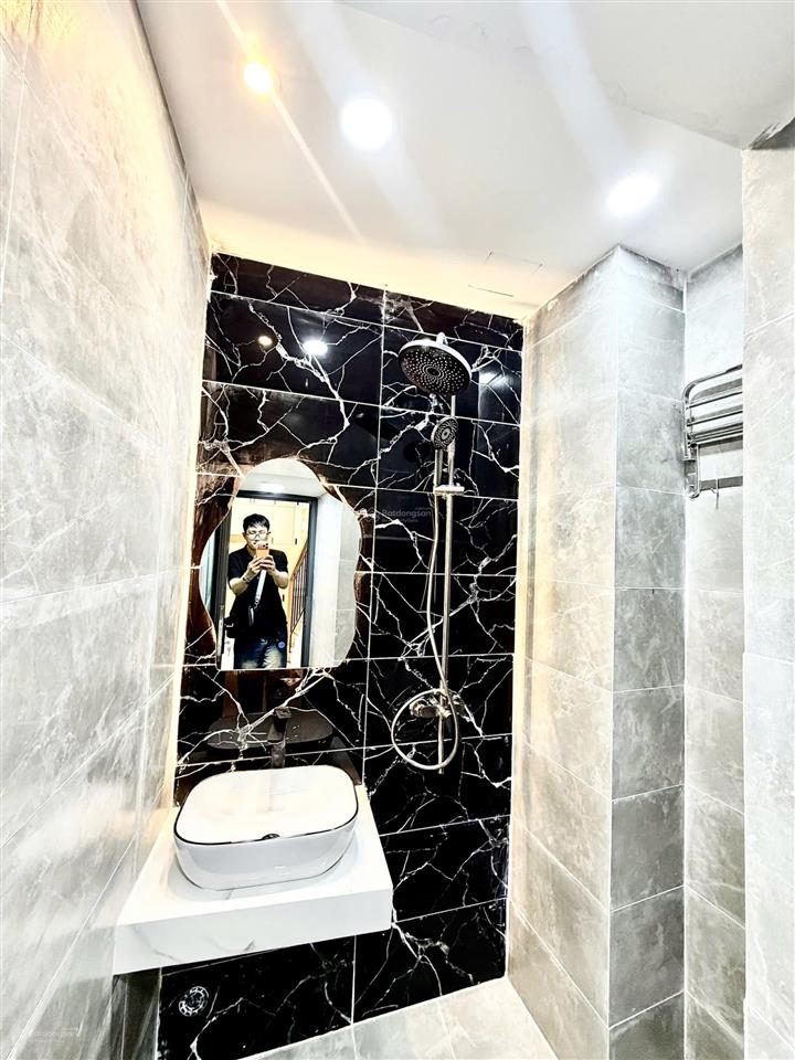 Bán nhà mới, ngang 8m, ngay trung tâm bình thạnh, sát mặt tiền