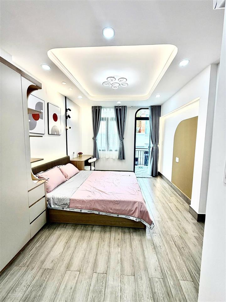 Bán nhà mới, ngang 8m, ngay trung tâm bình thạnh, sát mặt tiền