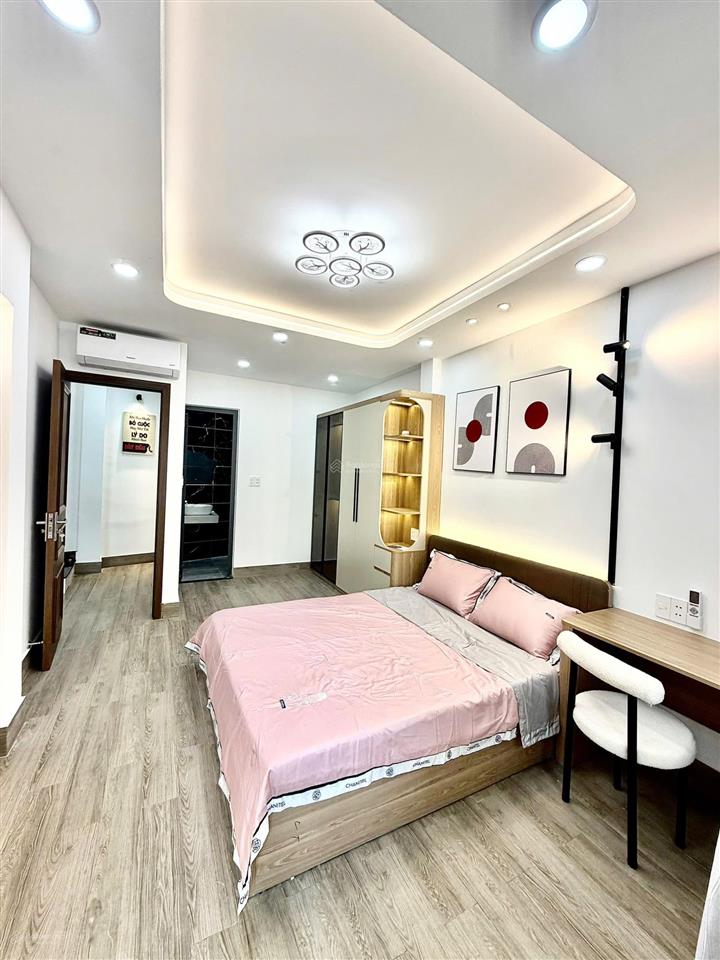 Bán nhà mới, ngang 8m, ngay trung tâm bình thạnh, sát mặt tiền