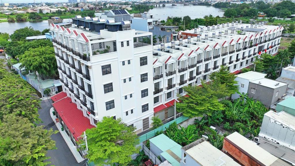 Bán khu nhà phố ven sông  quốc lộ 13