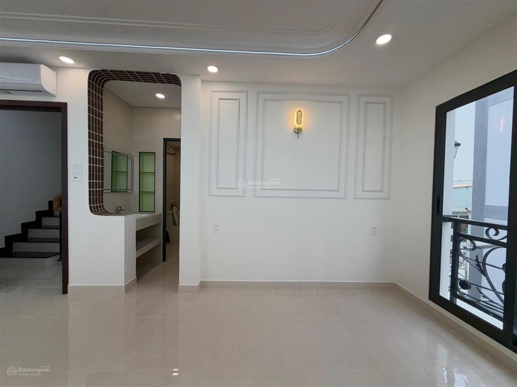 Nhà mới phan xích long vào ở ngay, hẻm 4m