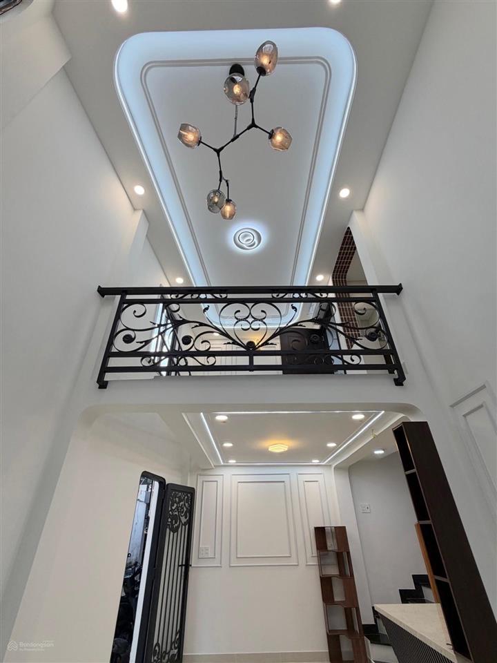 Nhà mới phan xích long vào ở ngay, hẻm 4m