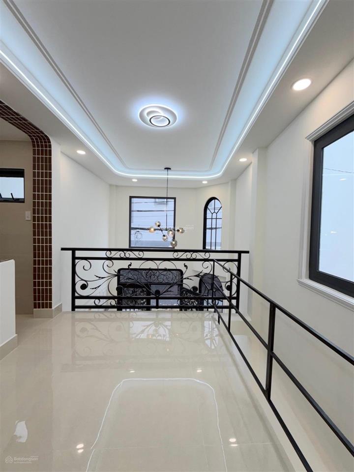 Nhà mới phan xích long vào ở ngay, hẻm 4m