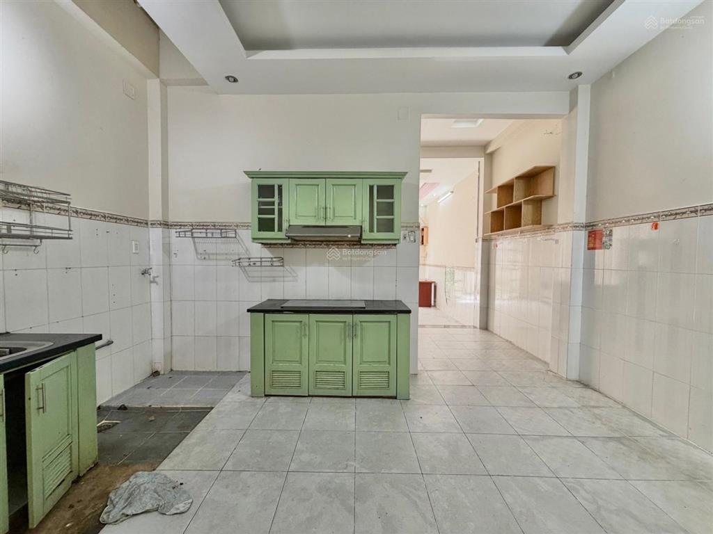 Bán nhà 80m2 ngay chợ bà chiểu, khuôn đất vuông vức, xe hơi sát cửa