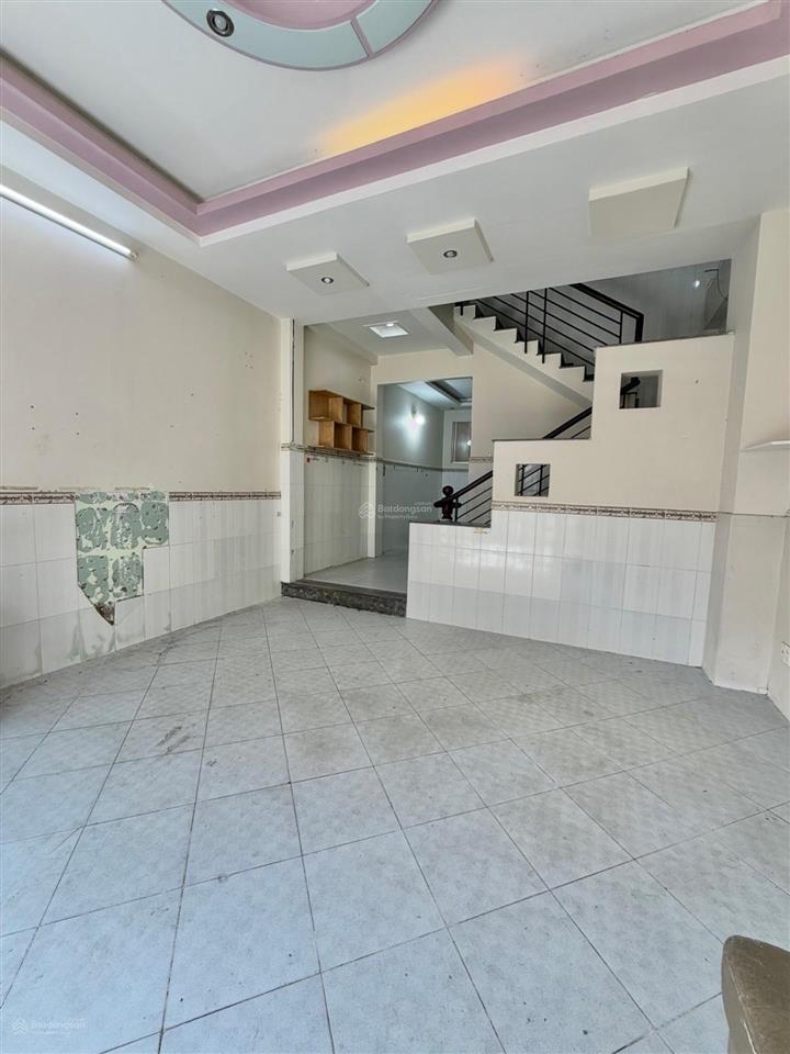 Bán nhà 80m2 ngay chợ bà chiểu, khuôn đất vuông vức, xe hơi sát cửa