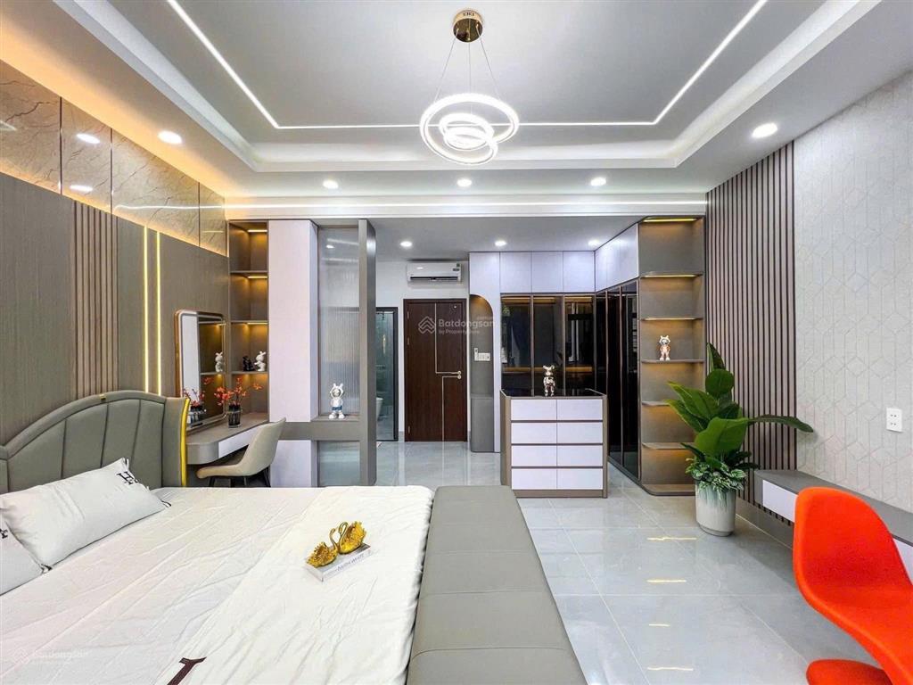 Bán nhà 2 lầu 6x20. giá 850 triệu. ngay khu dân cư intresco 13e. gần chợ, trường học, gần bệnh viện