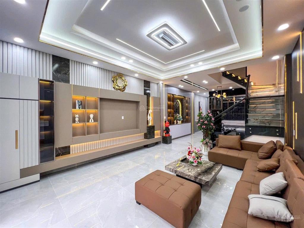 Bán nhà 2 lầu 6x20. giá 850 triệu. ngay khu dân cư intresco 13e. gần chợ, trường học, gần bệnh viện