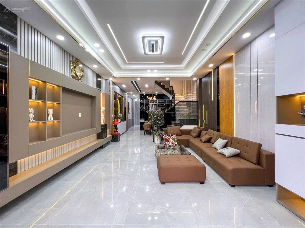 Bán nhà 2 lầu 6x20. giá 850 triệu. ngay khu dân cư intresco 13e. gần chợ, trường học, gần bệnh viện