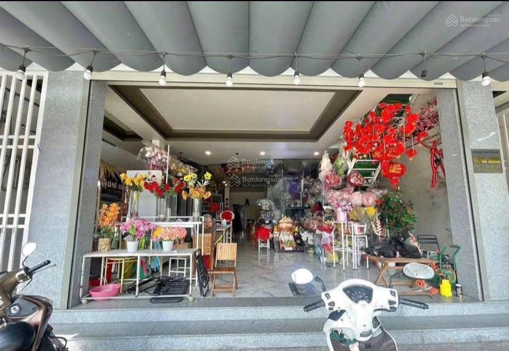 Nhà mặt tiền kinh doanh 10x22m giá 950 triệu  ngay chợ phú lạc sổ hồng riêng đang cho thuê 25tr