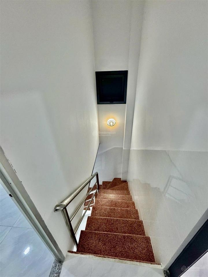 Bán nhà 3.8 tỷ hẻm xe hơi, 2 tầng đúc, 2 pn có thể thêm 1 pn trệt, 35.2m2 công nhận đủ