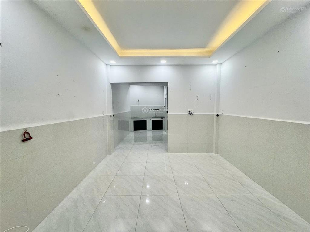 Bán nhà 3.8 tỷ hẻm xe hơi, 2 tầng đúc, 2 pn có thể thêm 1 pn trệt, 35.2m2 công nhận đủ
