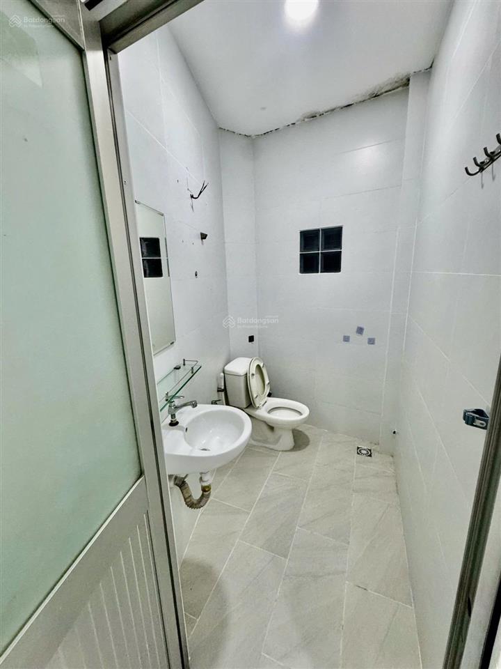 Bán nhà 3.8 tỷ hẻm xe hơi, 2 tầng đúc, 2 pn có thể thêm 1 pn trệt, 35.2m2 công nhận đủ