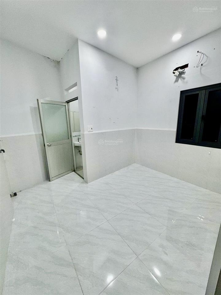 Bán nhà 3.8 tỷ hẻm xe hơi, 2 tầng đúc, 2 pn có thể thêm 1 pn trệt, 35.2m2 công nhận đủ