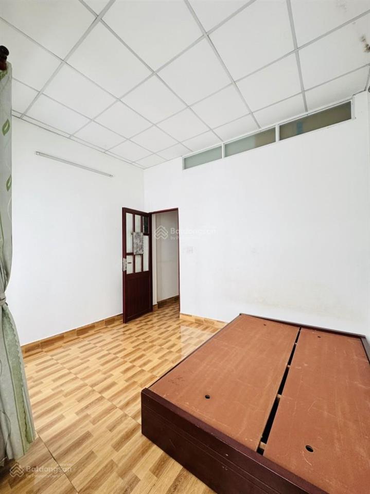 Bán nhà phường tân sơn nhì  không lộ giới  ngang 4m dài 10m vuông vức