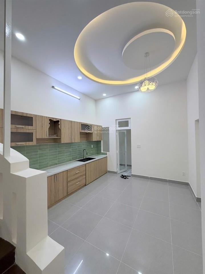 Bán nhà mới ở ngay  không lộ giới  2 tầng đúc  2 pn  ngang 4m dài 13.5m