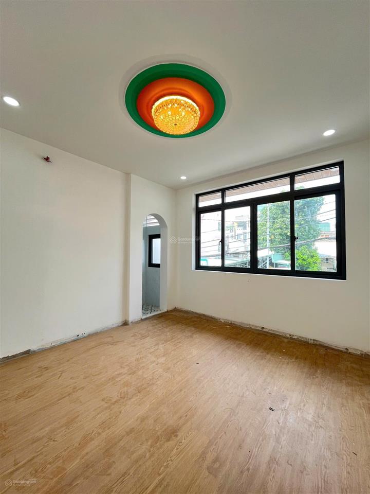 Bán nhà mặt tiền 8m  64m2  2 tầng đúc  3pn  xe qua lại sầm uất