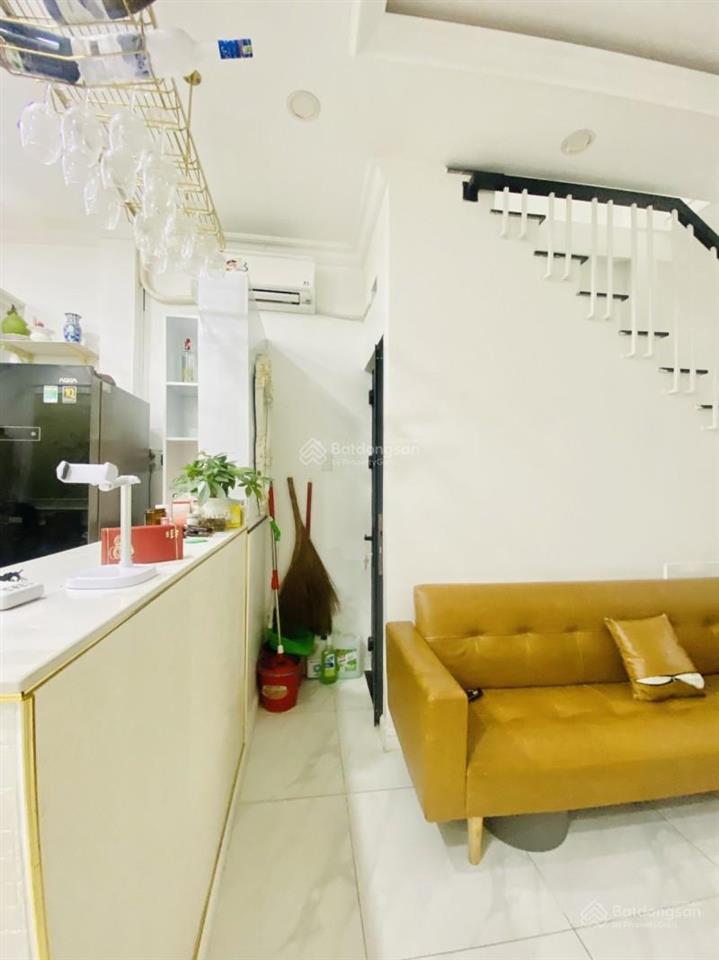 Bán nhà hẻm thông  chủ giảm gấp 300tr  2 tầng x 43m2 vuông vức