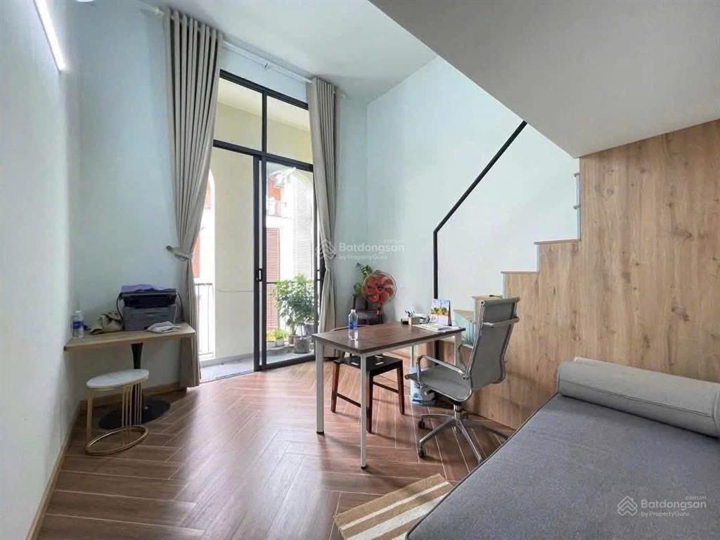 Phòng trọ bình thạnh trần cao gác thoáng ban công lớn cho thuê mới nhất t3/2026  0817 452 ***