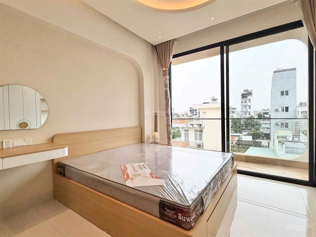 Phòng ban công 30m2 đường bạch đằng ngay sân bay quận tân bình có thang máy, full nội thất
