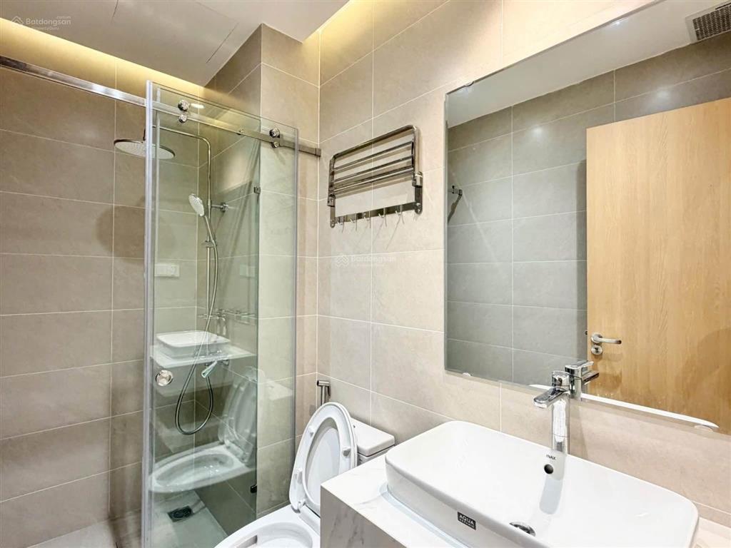 Phòng ban công 30m2 đường bạch đằng ngay sân bay quận tân bình có thang máy, full nội thất