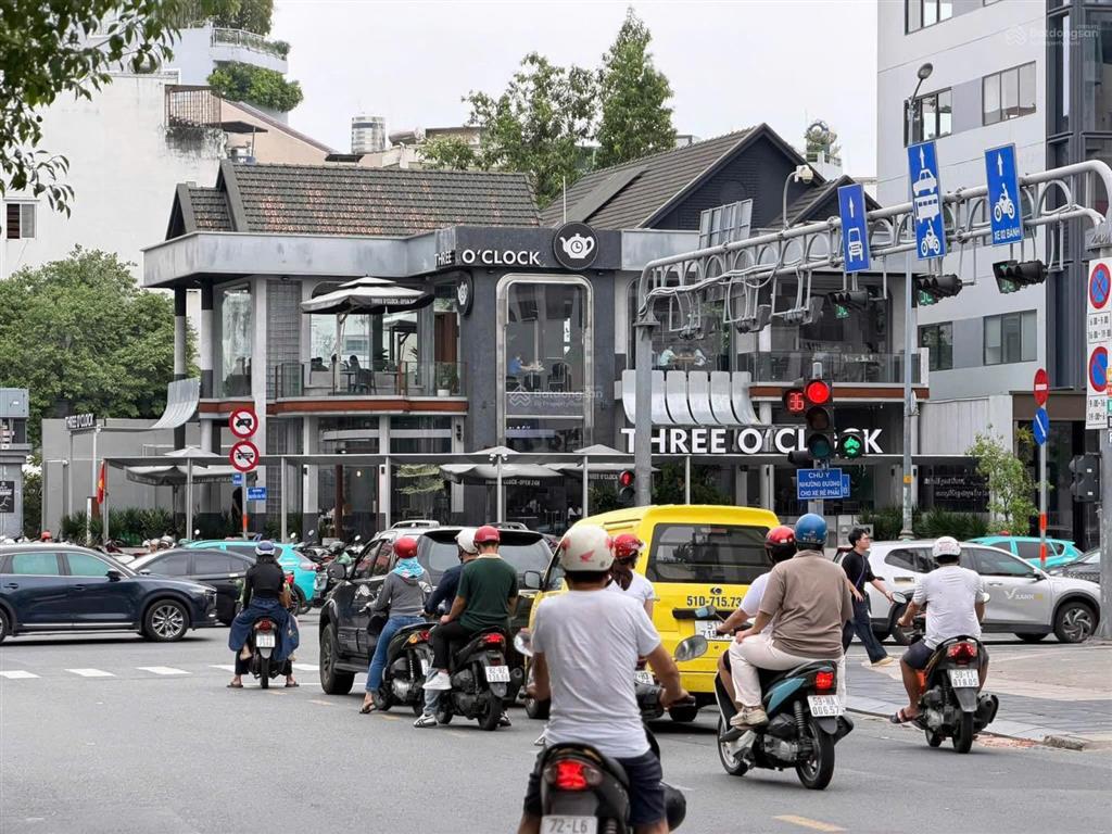 Bán nhà mặt tiền ngay góc nguyễn văn trỗi & huỳnh văn bánh | 5 tầng  dòng tiền 36 triệu