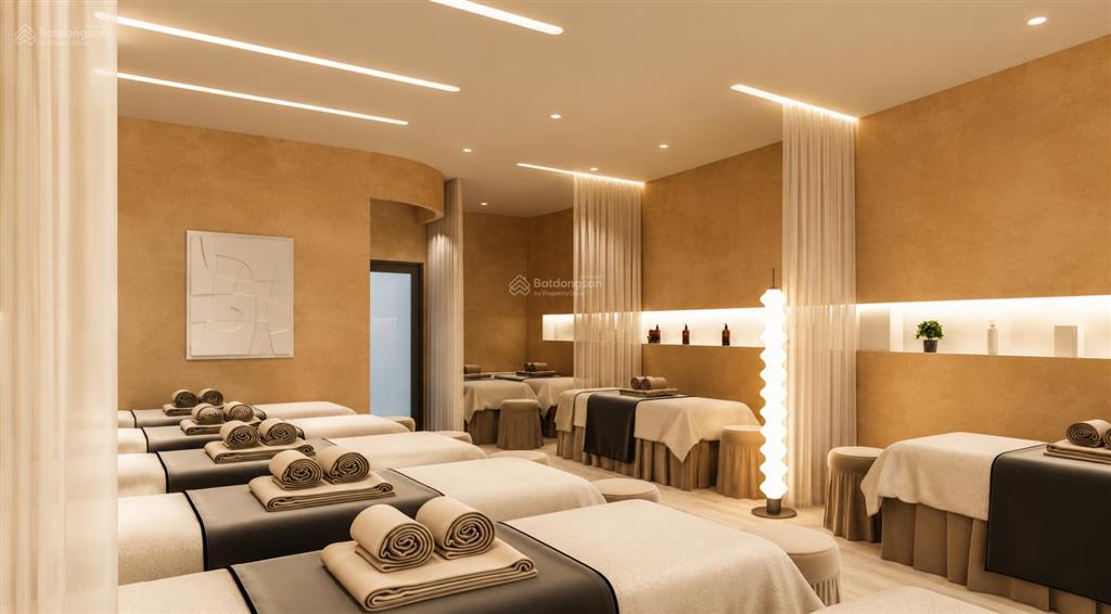 Bán nhà mặt tiền huỳnh văn bánh, ngang gần 6m nở hậu  thích hợp làm spa, văn phòng, ở lâu dài