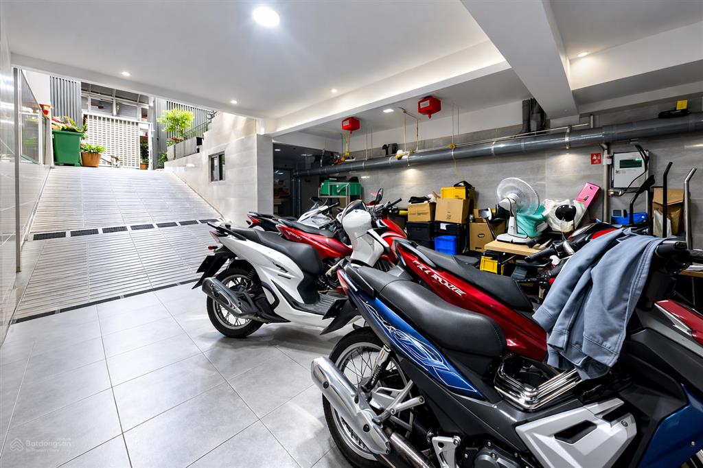 Tòa chdv ngay phan xích long, 127m2 x 6 tầng thang máy vivu  11 phòng chdv, dòng tiền ~125tr/tháng