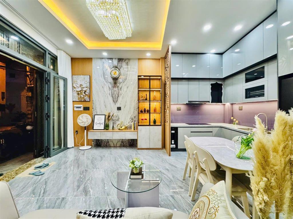 Như căn hộ luxury! nhà mt 4 tầng vuông vức  6,5 x 7m  máy lạnh thang máy đầy đủ chỉ 13,8 tỷ