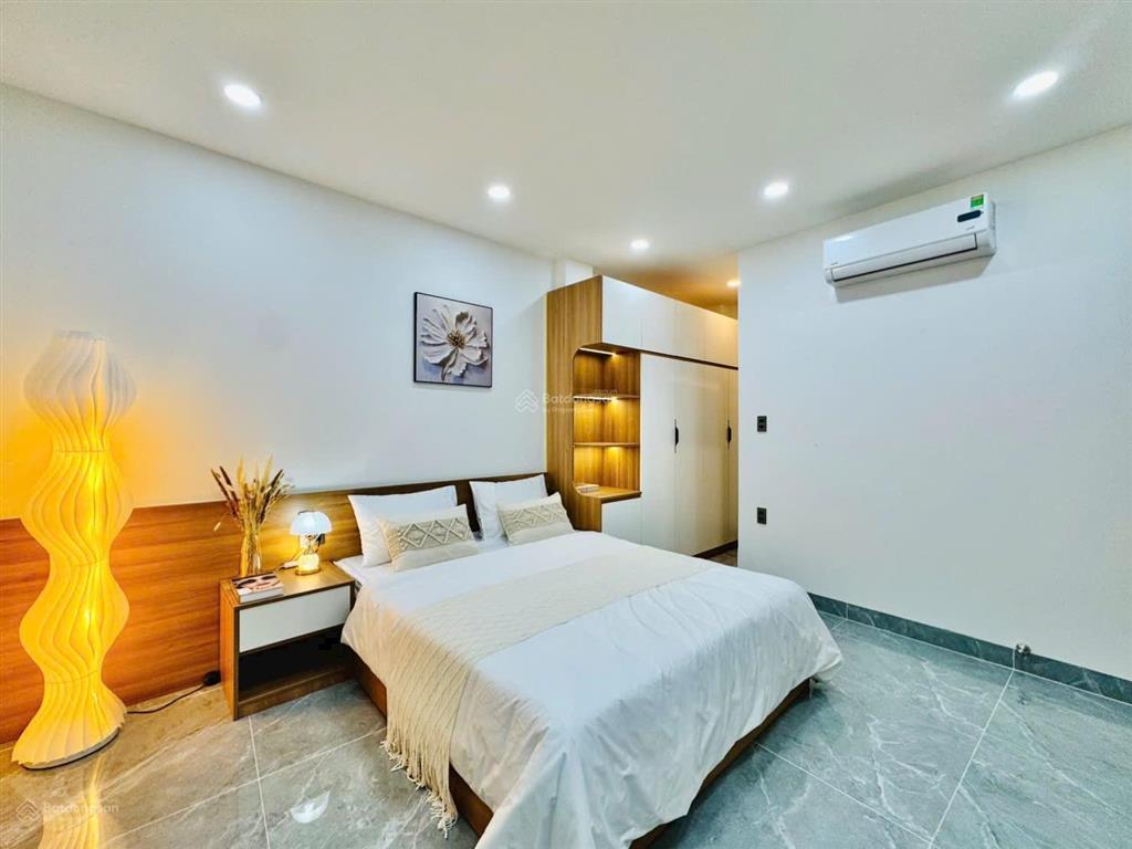 Như căn hộ luxury! nhà mt 4 tầng vuông vức  6,5 x 7m  máy lạnh thang máy đầy đủ chỉ 13,8 tỷ