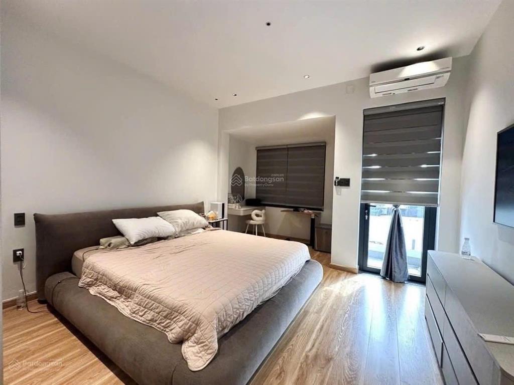 Siêu phẩm **góc 2mt giảm mạnh 4 tỷ  hxt lê văn sỹ 7 tầng  cn 99m2  * về 25 tỷ, bán gấp