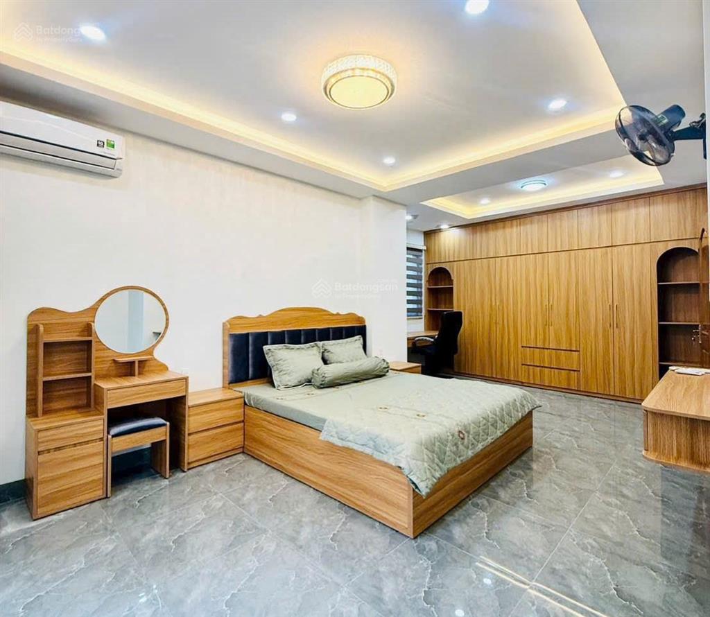 Mặt tiền ngay phan đăng lưu  ngang khủng 6.5m  thang máy  5 tầng mới tinh!