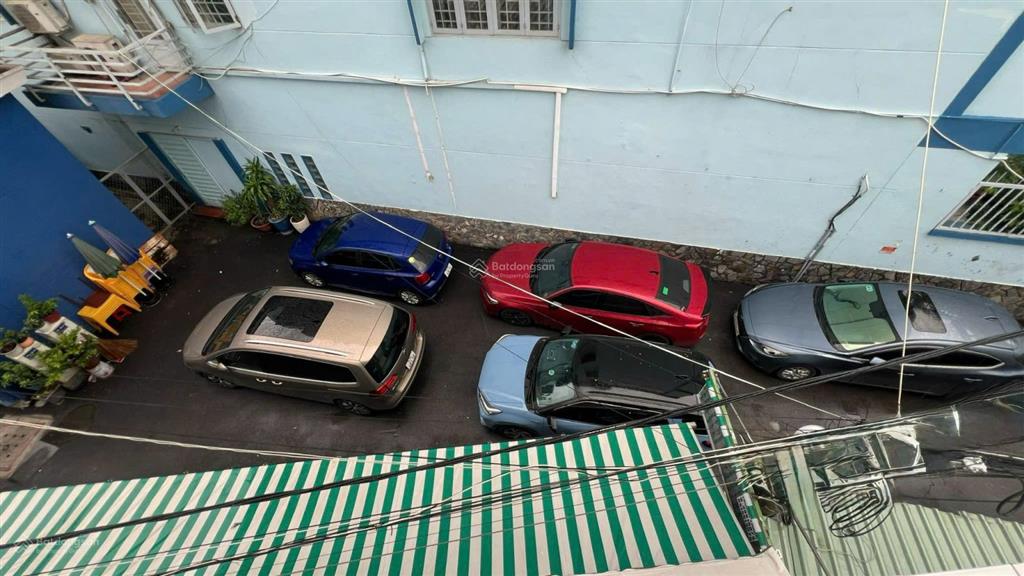 Nguyễn văn trỗi | ngang 8m + nở hậu | 4 tầng + sân đậu 6 ô tô  chỉ 15 tỷ