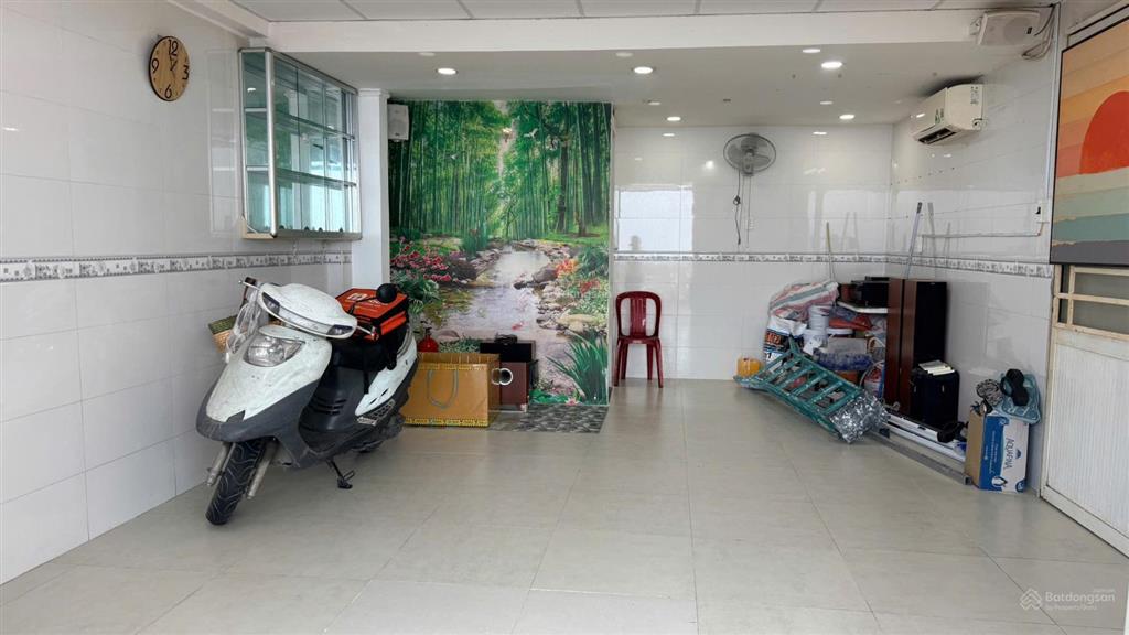 Nguyễn văn trỗi | ngang 8m + nở hậu | 4 tầng + sân đậu 6 ô tô  chỉ 15 tỷ