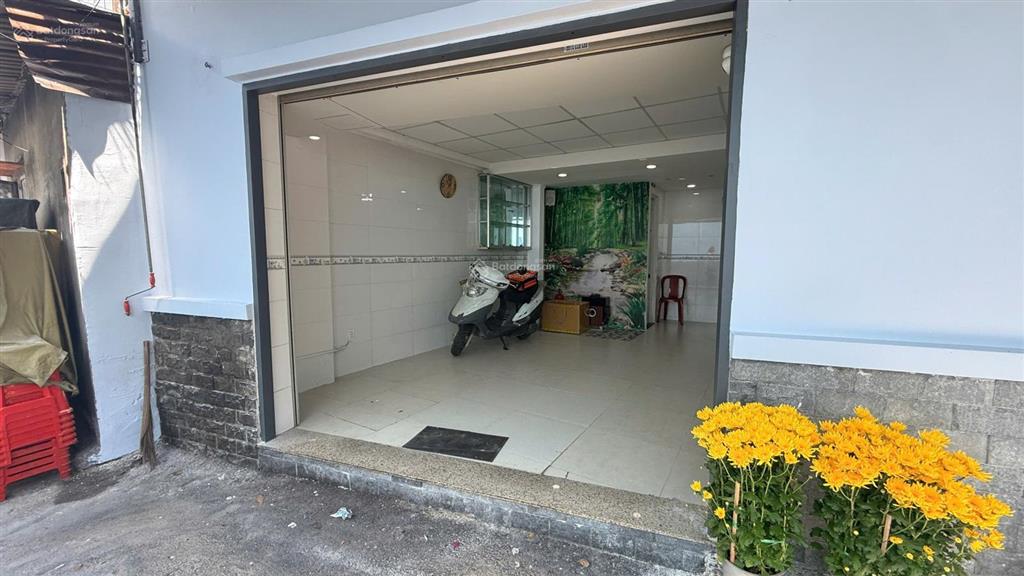 Nguyễn văn trỗi | ngang 8m + nở hậu | 4 tầng + sân đậu 6 ô tô  chỉ 15 tỷ