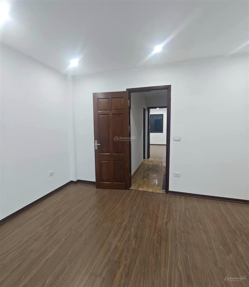 Nhà mới phân lô, đường thông, ô tô đỗ cửa 55m2 x 5 tầng tại đông mỹ, thanh trì, giá 7,5 tỷ