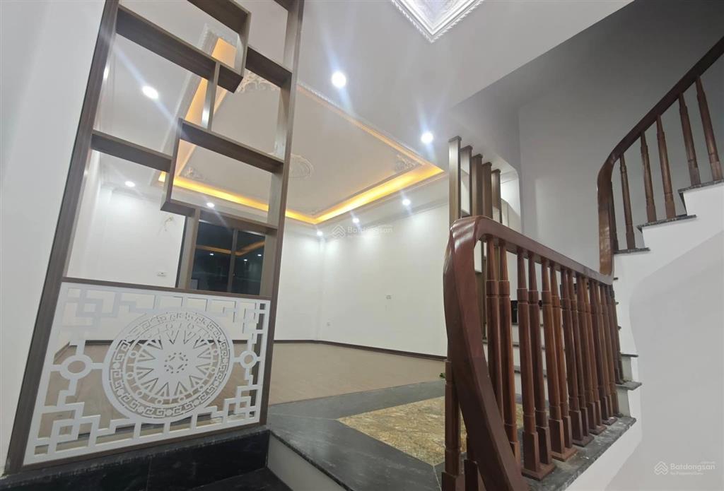 Nhà mới phân lô, đường thông, ô tô đỗ cửa 55m2 x 5 tầng tại đông mỹ, thanh trì, giá 7,5 tỷ