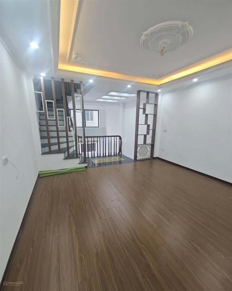 Nhà mới phân lô, đường thông, ô tô đỗ cửa 55m2 x 5 tầng tại đông mỹ, thanh trì, giá 7,5 tỷ