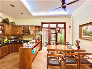 Giá đầu tư bán gấp phân lô lê văn lương quận cầu giấy. diện tích 100m2  5t  mặt tiền 7m 32.5 tỷ