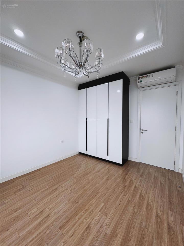 Bán nhanh căn góc hoa hậu đẹp tòa metro  kosmo tầng 19 view trực diện hồ tây