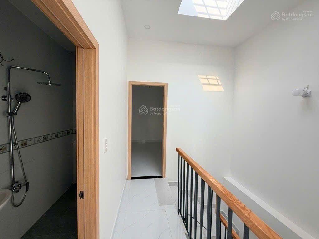 Gấp ! chỉ 5.5tỷ  nhà mới đẹp  3 tầng  hxh 5m  gần mặt tiền bưng ông thoàn, p. phú hữu (q9)