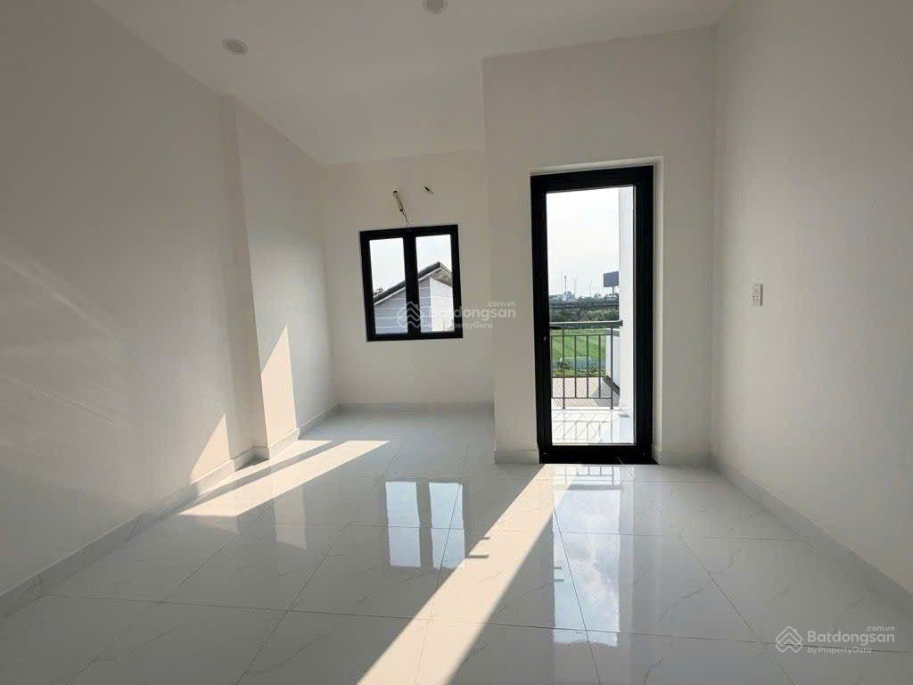 Gấp ! chỉ 5.5tỷ  nhà mới đẹp  3 tầng  hxh 5m  gần mặt tiền bưng ông thoàn, p. phú hữu (q9)