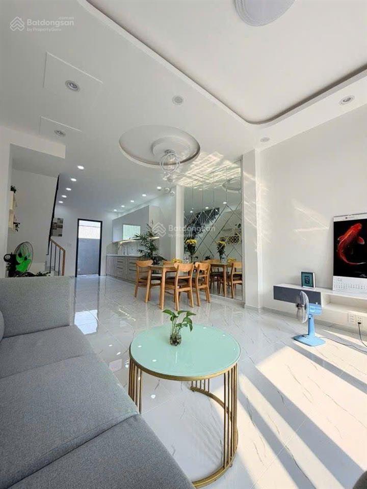 Gấp ! chỉ 5.5tỷ  nhà mới đẹp  3 tầng  hxh 5m  gần mặt tiền bưng ông thoàn, p. phú hữu (q9)