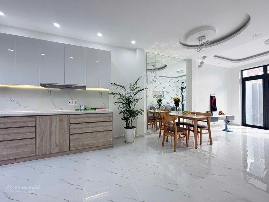 Gấp ! chỉ 5.5tỷ  nhà mới đẹp  3 tầng  hxh 5m  gần mặt tiền bưng ông thoàn, p. phú hữu (q9)