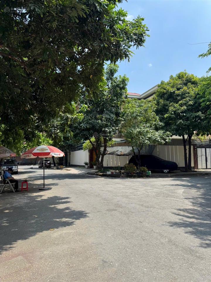 Bán nhà hẻm xe hơi sát mặt tiền chính chủ thích quảng đức . dt 3.9m x13m. 4 tầng . giá chỉ 9 tỷ 400