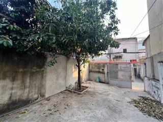 Phú mỹ  quận 7, bán đất kèm nhà nát, tiện xây mới 100m2, ngang to, xe hơi tới cửa. giá 6,35 tỷ