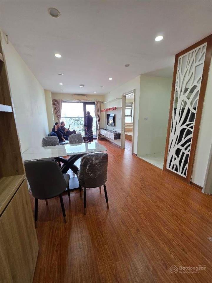 E cần bán gấp cc đồng phát 80m2, 2 phòng ngủ, 2vs rộng. căn góc, 2 logia riêng biệt. full nội thất